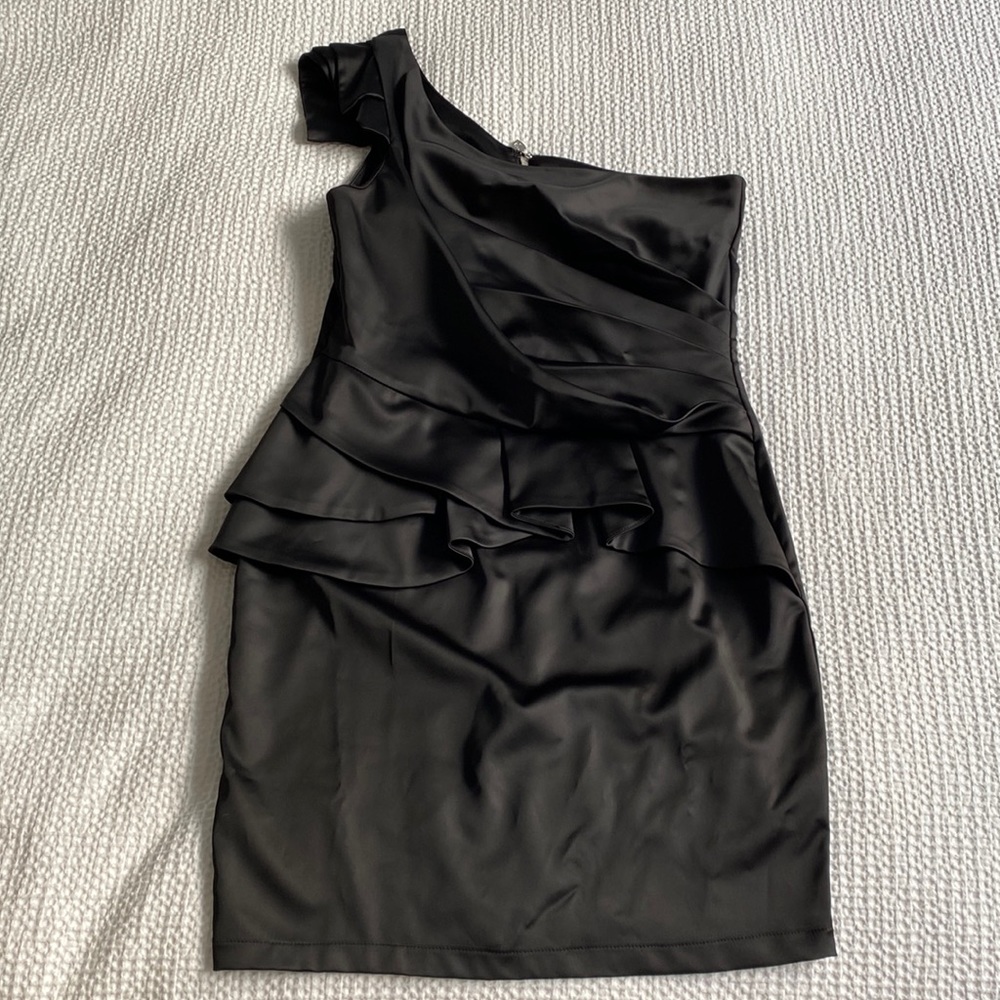 Lipsy London One-Shoulder Black Dress. Size 8 🖤
